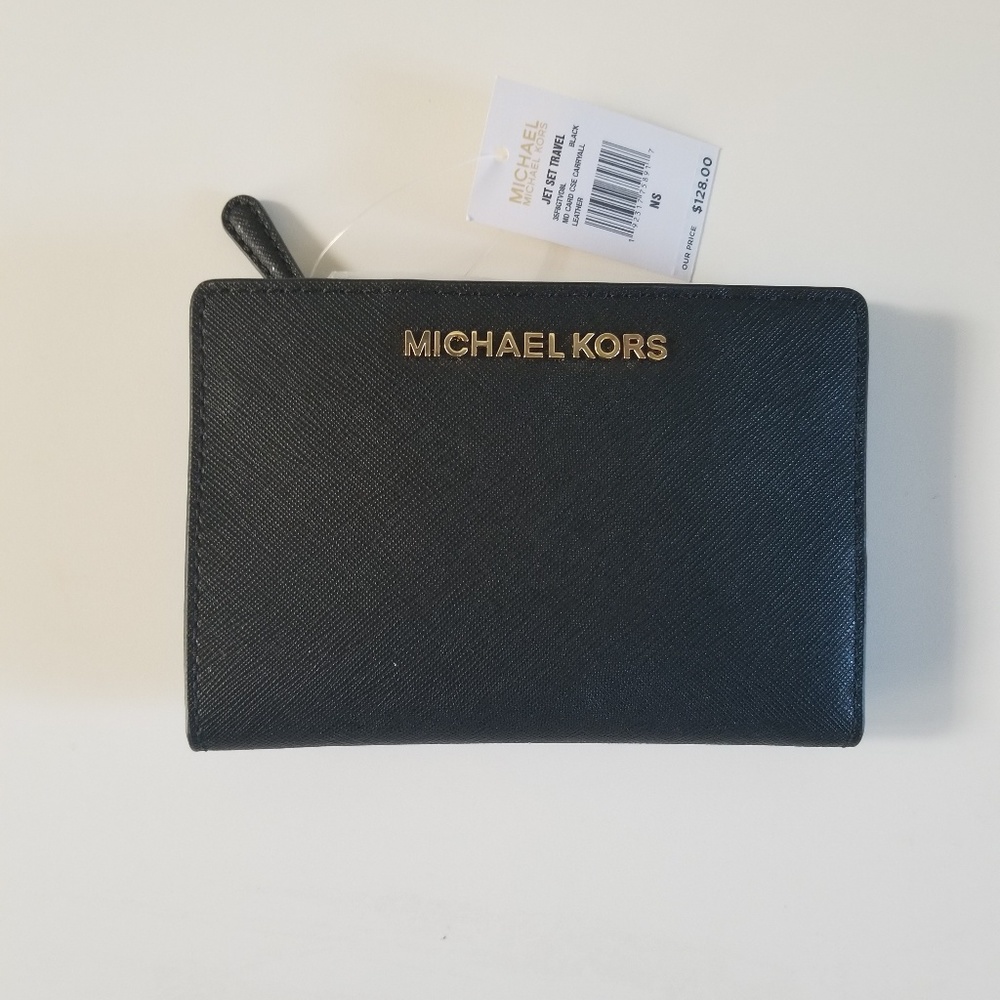 💥 SOLD💥Michael Kors Jet Set Travel Md Card